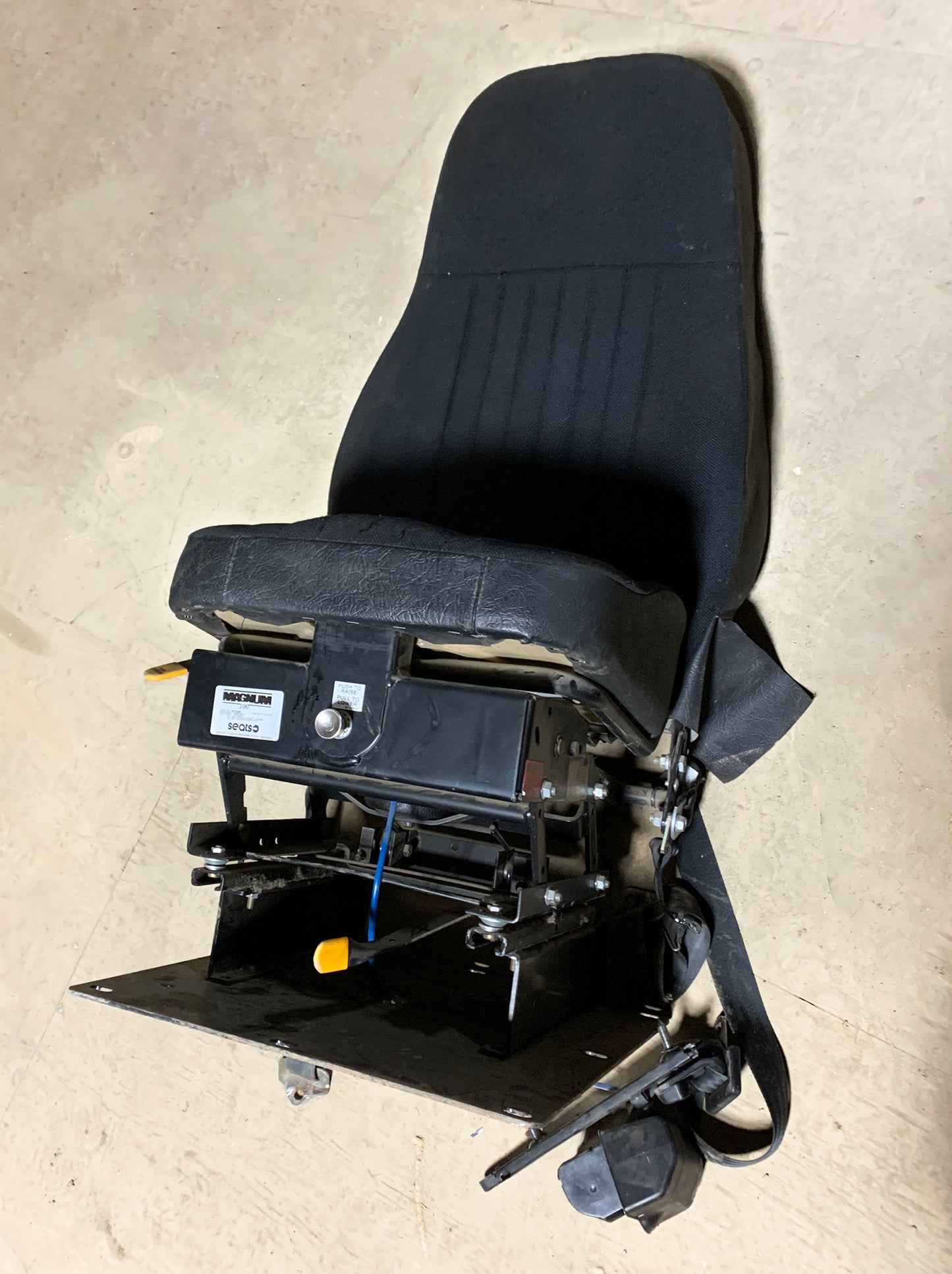 MAGNUM 100 Air-Ride Seats