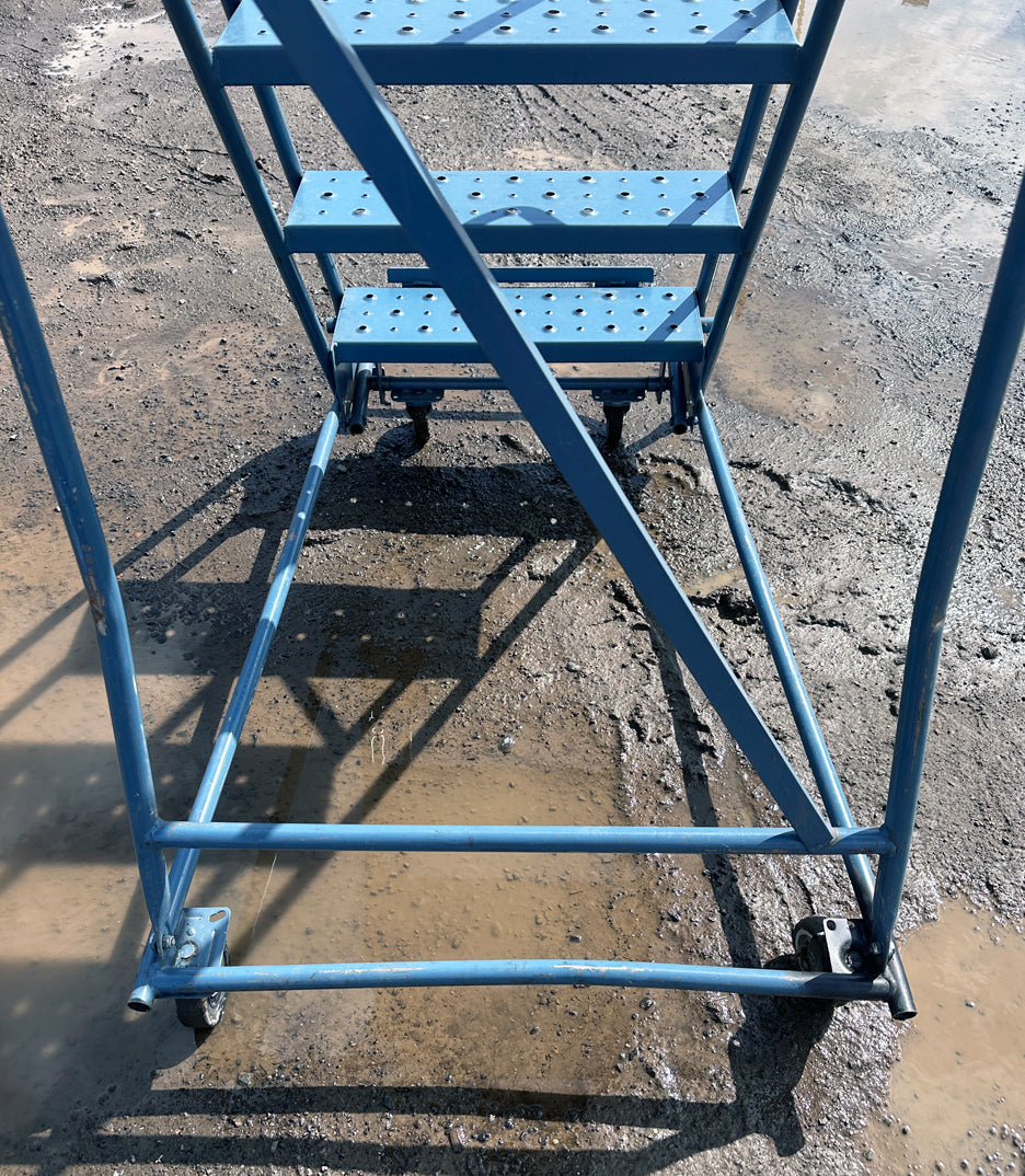 6-Step Portable Staircase / Ladder