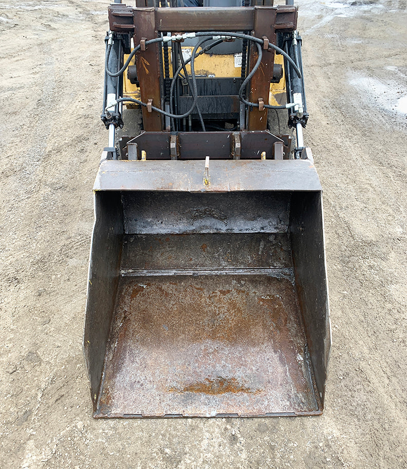 Bucket with Maxim Hydraulic Cylinders