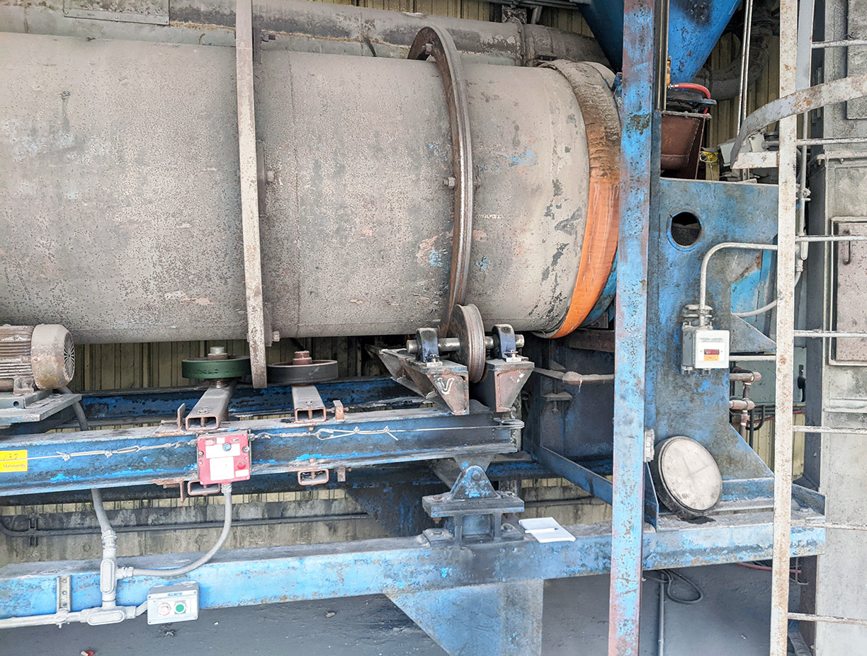 Hopper with Screw Feeder and Rotary Reclaimer / Trommel