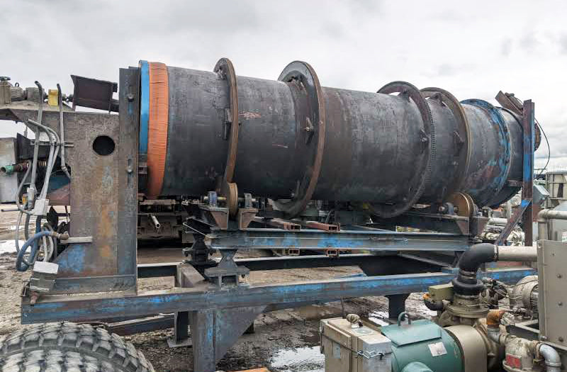 Hopper with Screw Feeder and Rotary Reclaimer / Trommel