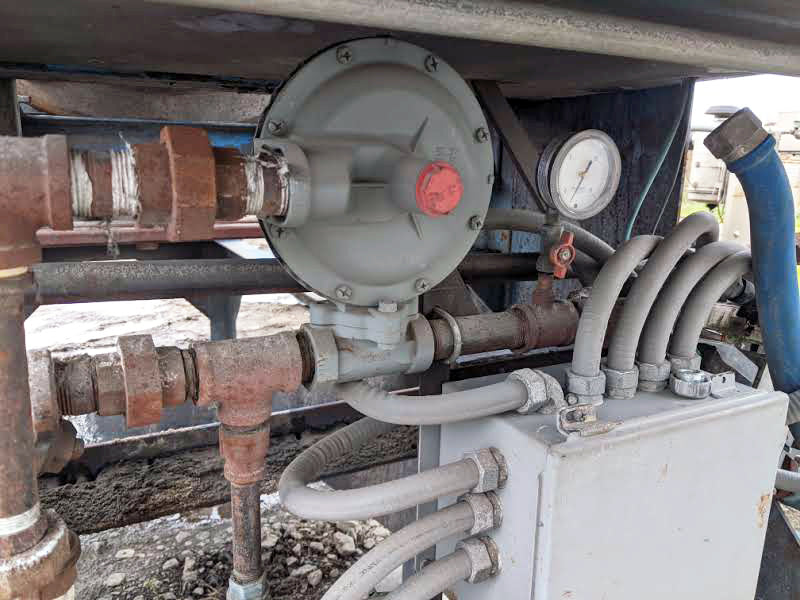 Hopper with Screw Feeder and Rotary Reclaimer / Trommel