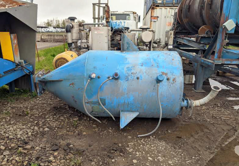 Hopper with Screw Feeder and Rotary Reclaimer / Trommel