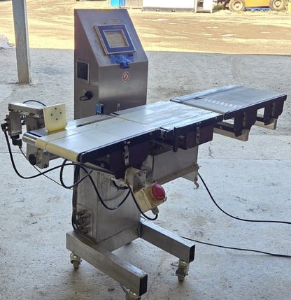 Mettler-Toledo Hi-Speed XE3 dynamic checkweigher 120V 1-Phase stainless steel conveyor scale with touchscreen panel