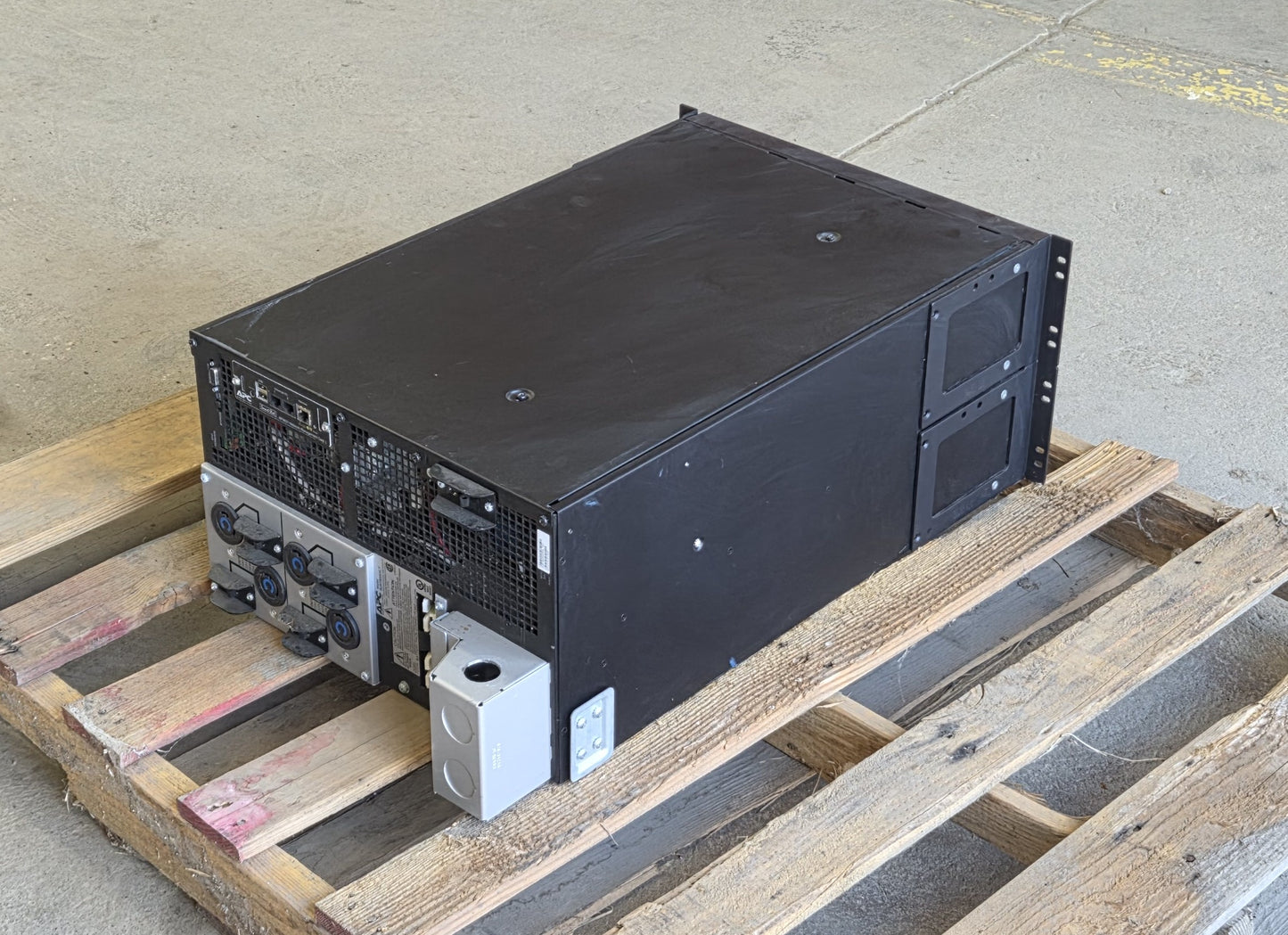 APC Smart-UPS 2U rackmount battery backup power supply