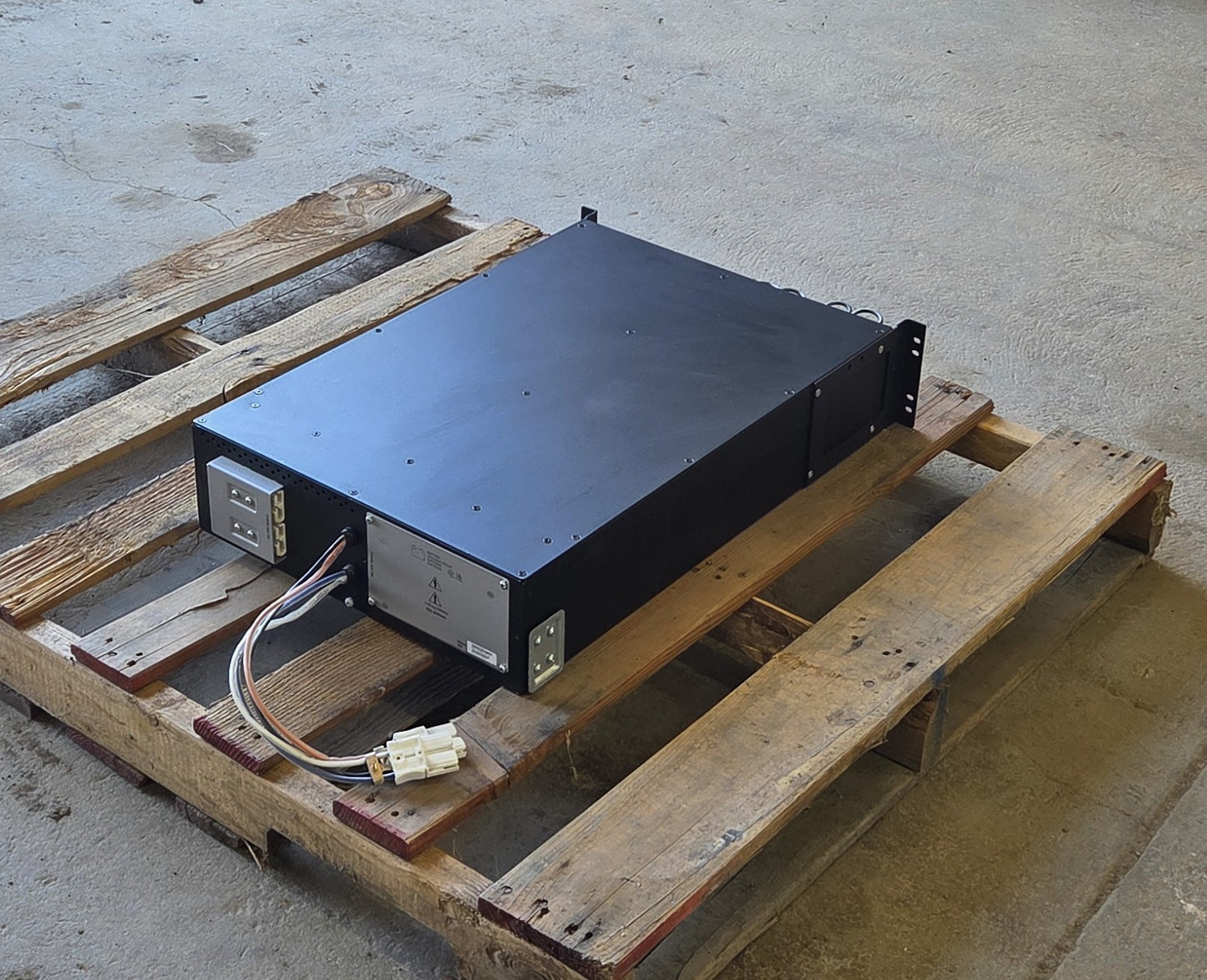 APC Smart-UPS 2U rackmount battery backup power supply