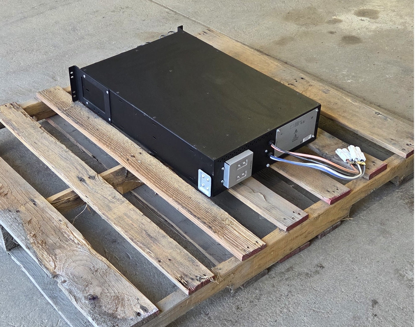 APC Smart-UPS 2U rackmount battery backup power supply