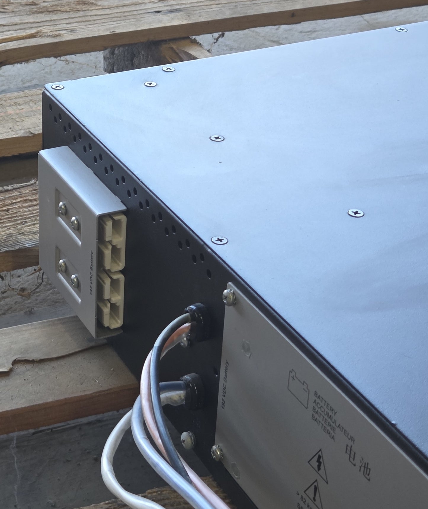 APC Smart-UPS 2U rackmount battery backup power supply