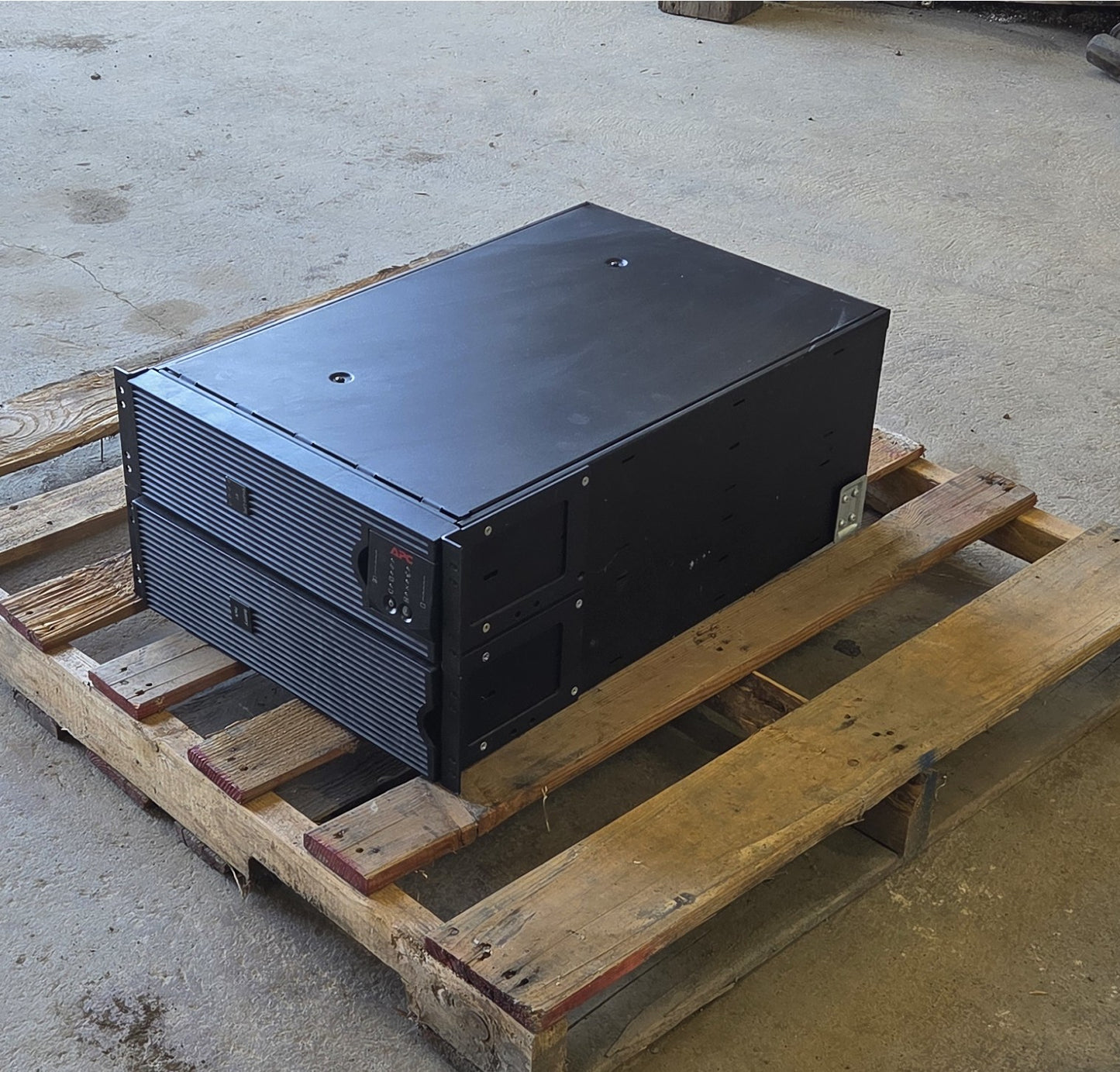 APC Smart-UPS 2U rackmount battery backup power supply