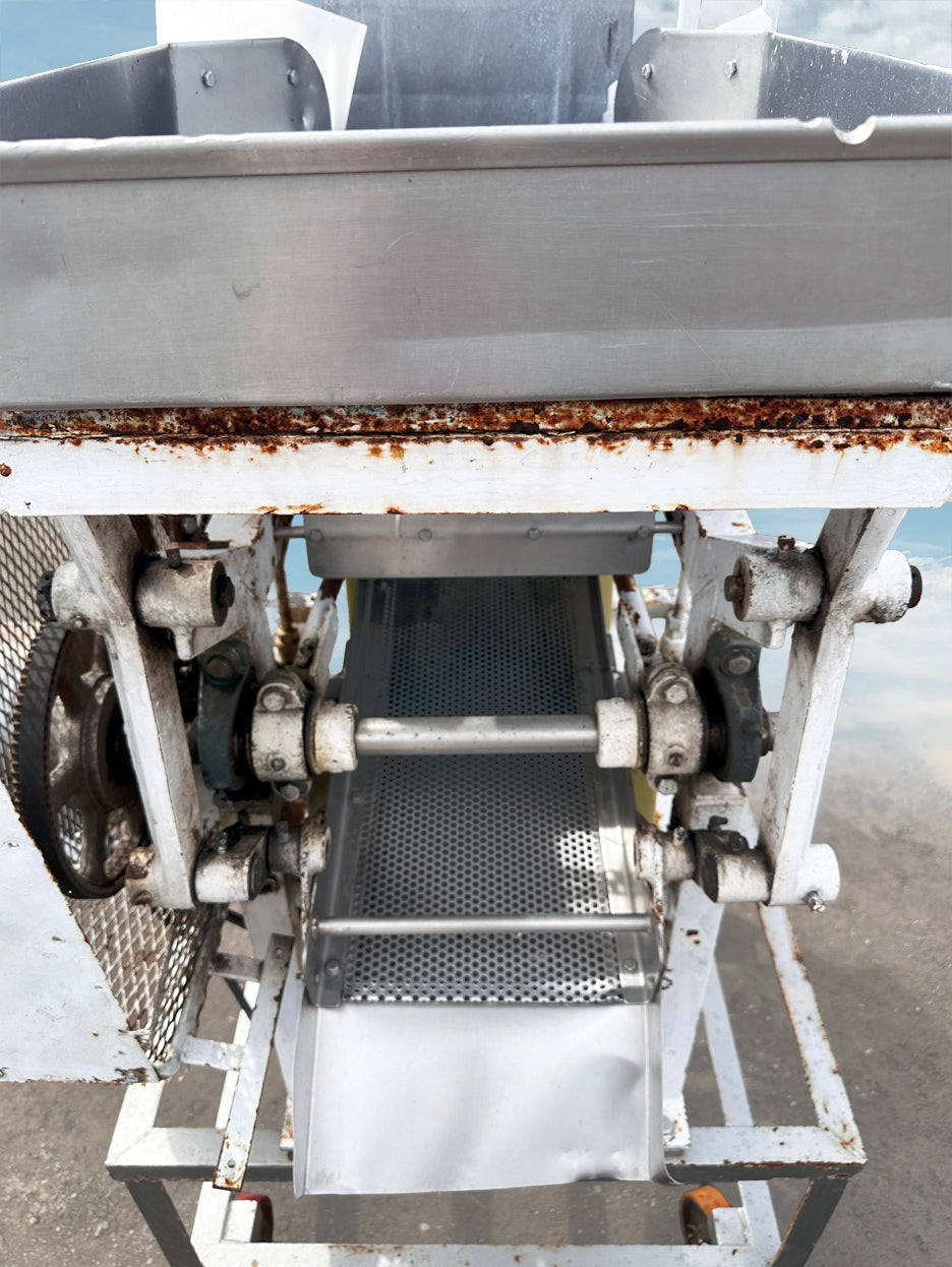 Elliott Mfg. Co. Vibrating Shaker / Dewatering Conveyor Chute