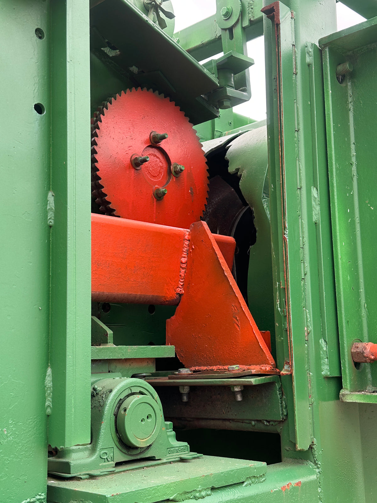 Adco West circular sawmill scragg mill twin circular saw blades cutting chamber drive mechanics green steel frame