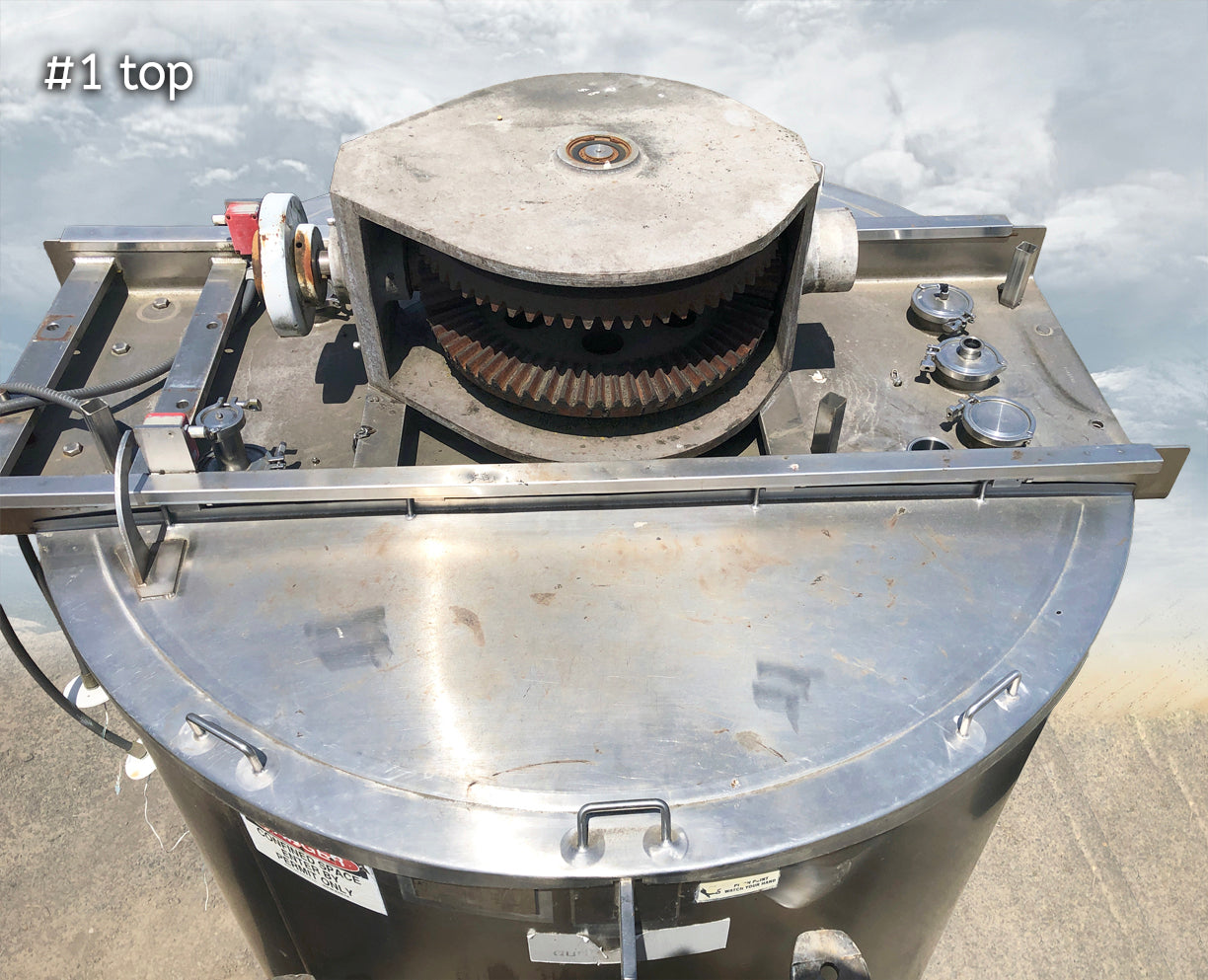 LEE Industries 1500-Gallon Vertical Jacketed Stainless Steel Mixing Tanks