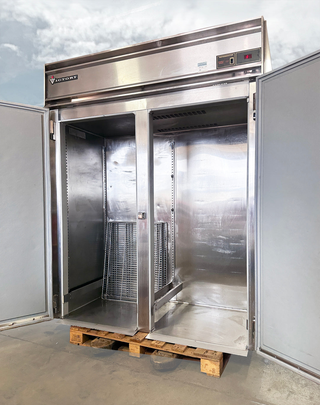 Victory RIS-2D-S7 2-Door Reach-In Refrigerator