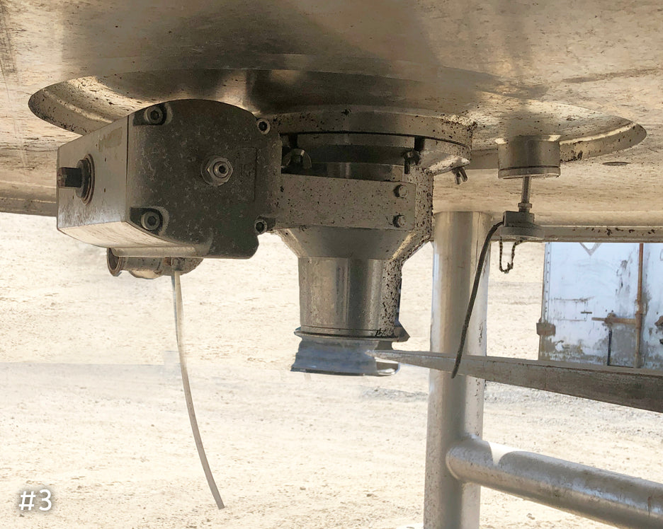 LEE Industries 1500-Gallon Vertical Jacketed Stainless Steel Mixing Tanks