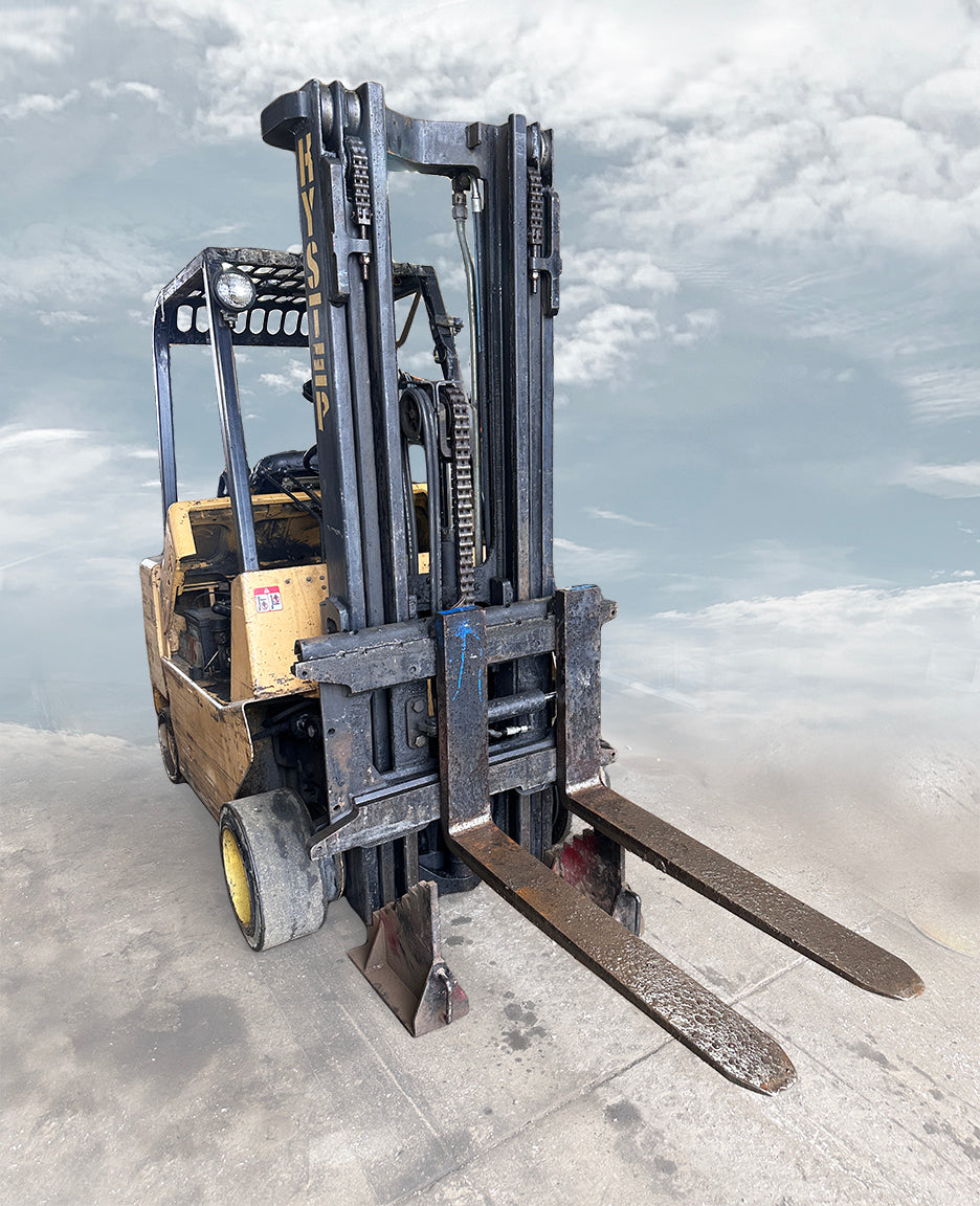 Hyster 3-Stage Mast with Forks