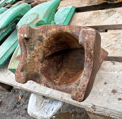 CAT / ESCO [John Deere] Bucket Teeth, Adapters, & Armor