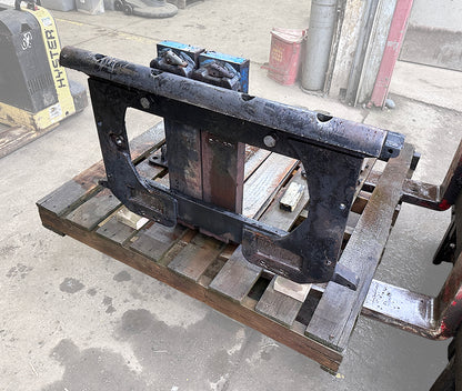 Hyster 3-Stage Mast with Forks