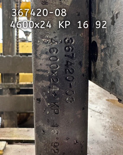 Hyster 3-Stage Mast with Forks