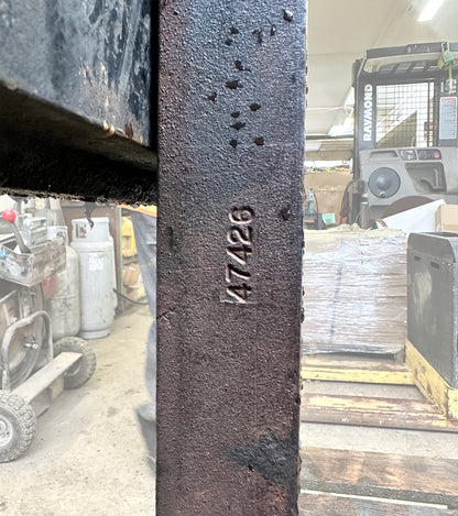 Hyster 3-Stage Mast with Forks
