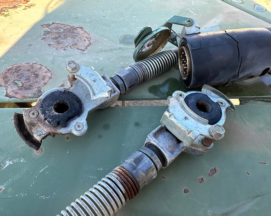 Utility Tool & Body Co M1061A1 5-Ton Flatbed Trailer Air Brake Glad Hands Military Electrical Connector