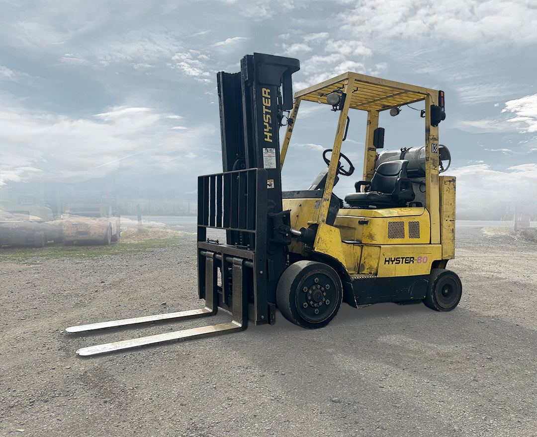 Hyster S80XM-BCS 8000 lb LP gas cushion tire forklift right front exterior profile 3-stage mast.