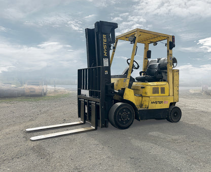 Hyster S80XM-BCS 8000 lb LP gas cushion tire forklift right front exterior profile 3-stage mast.