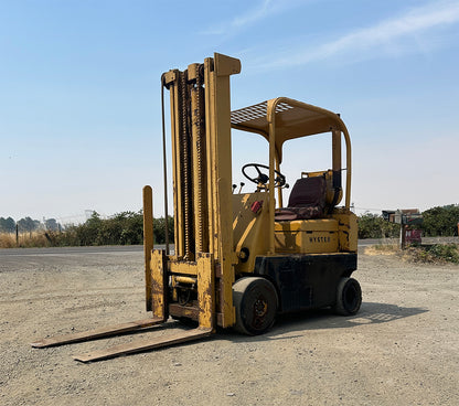 Hyster Challenger Forklift w/ 6-Cylinder Continental Engine & Manual Transmission