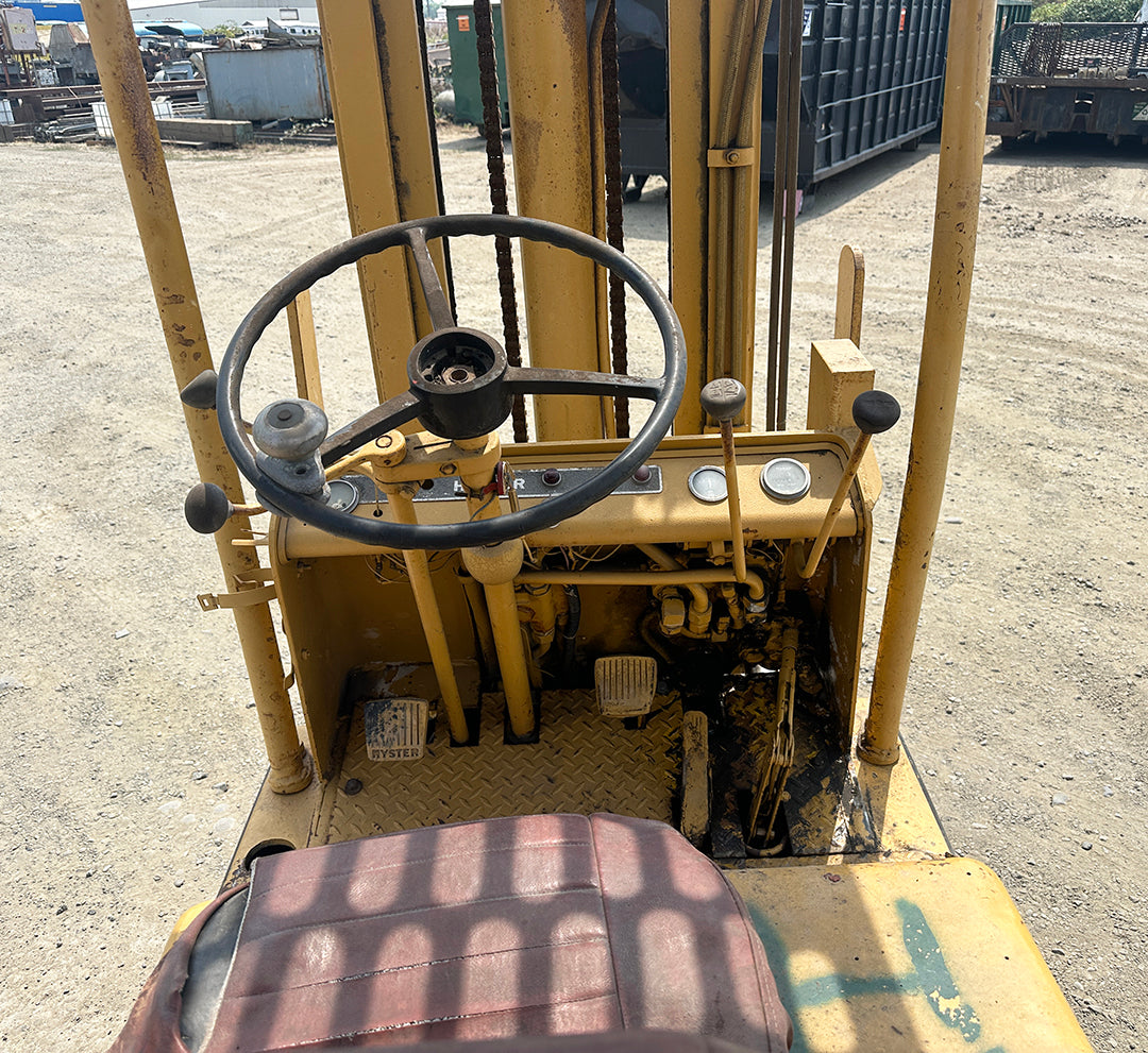 Hyster Challenger Forklift w/ 6-Cylinder Continental Engine & Manual Transmission