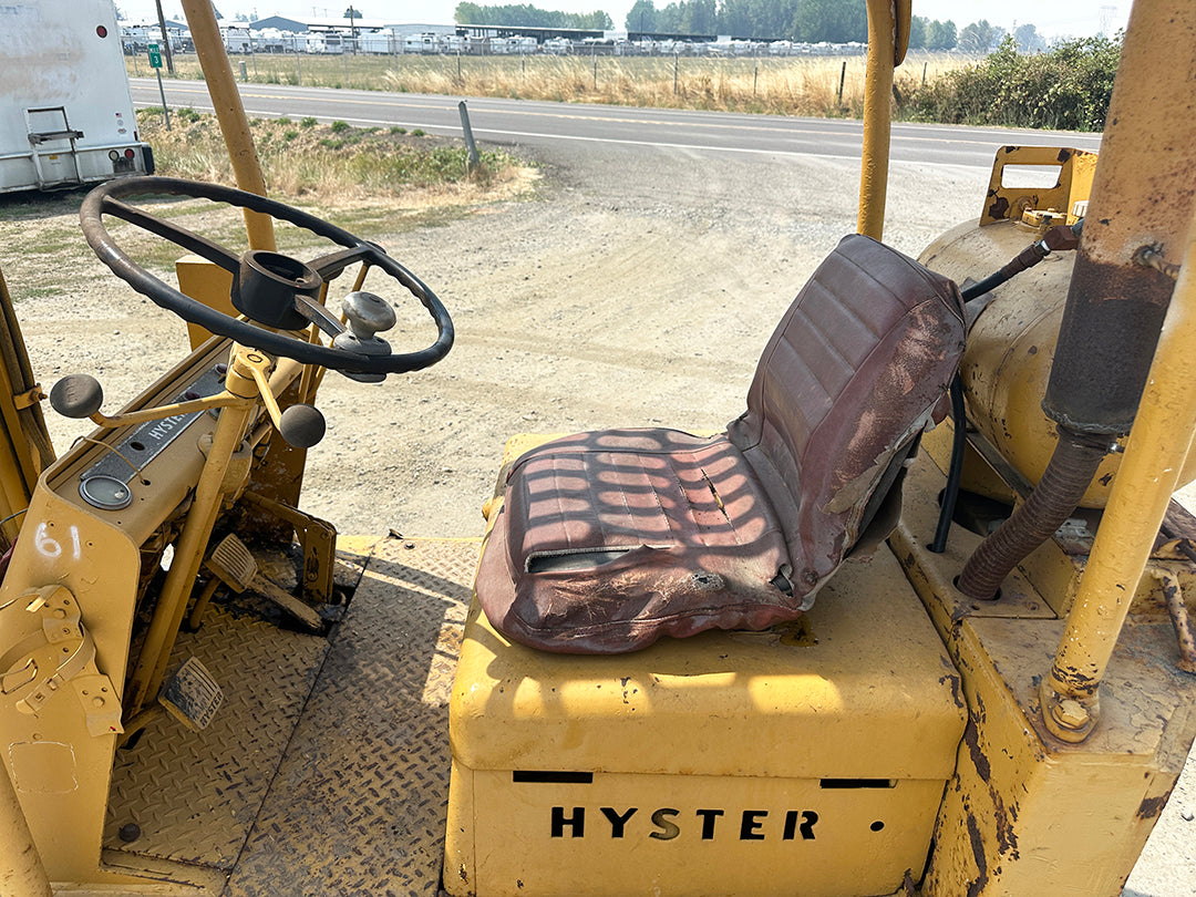 Hyster Challenger Forklift w/ 6-Cylinder Continental Engine & Manual Transmission