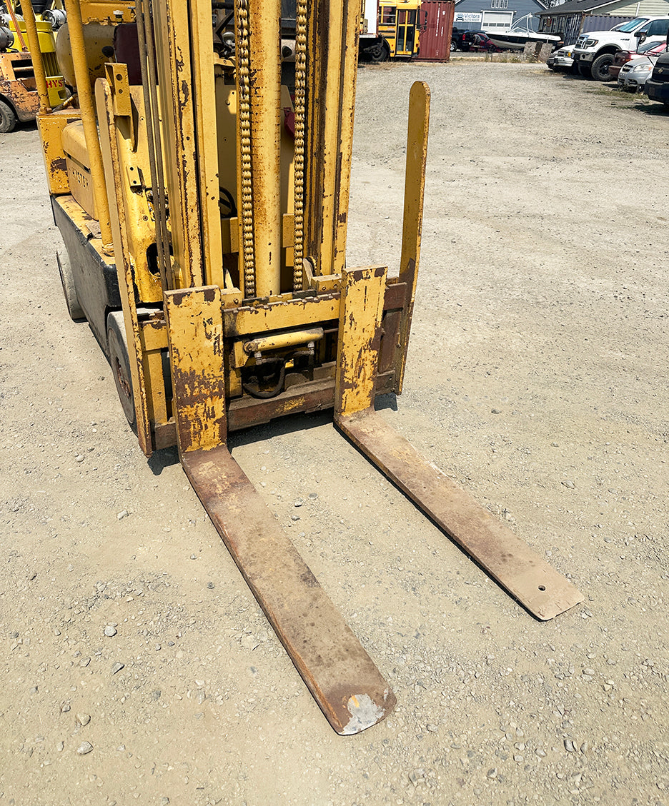 Hyster Challenger Forklift w/ 6-Cylinder Continental Engine & Manual Transmission