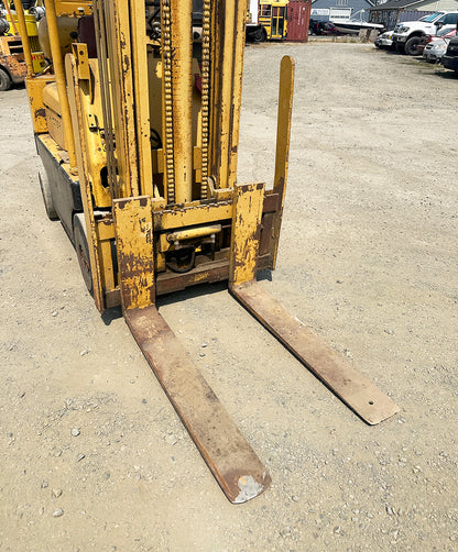 Hyster Challenger Forklift w/ 6-Cylinder Continental Engine & Manual Transmission