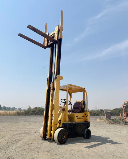 Hyster Challenger Forklift w/ 6-Cylinder Continental Engine & Manual Transmission