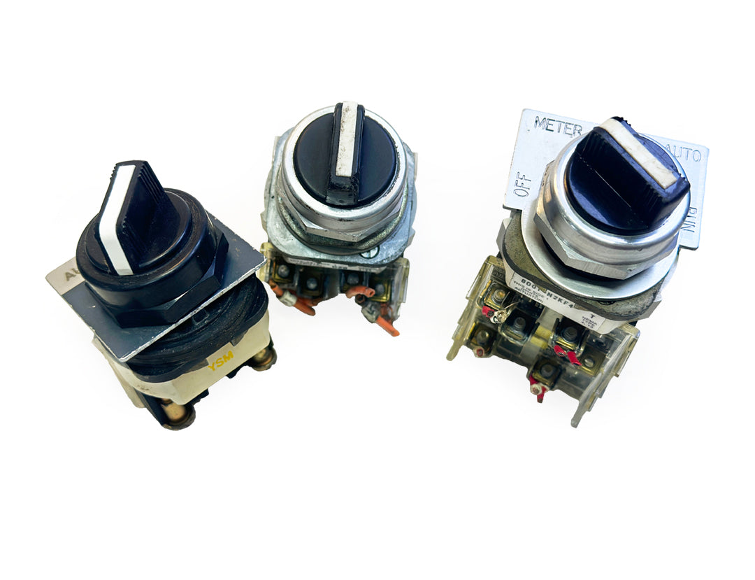 Allen-Bradley 800T series industrial selector switches 800T-H2KF4 meter off auto run legend plate black rotary knob top angle view