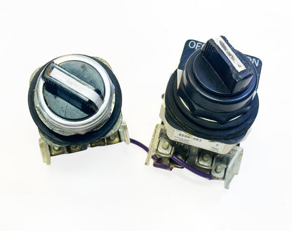 Allen-Bradley 800H-HR2 industrial selector switches off on legend plate black rotary knob front face profile view