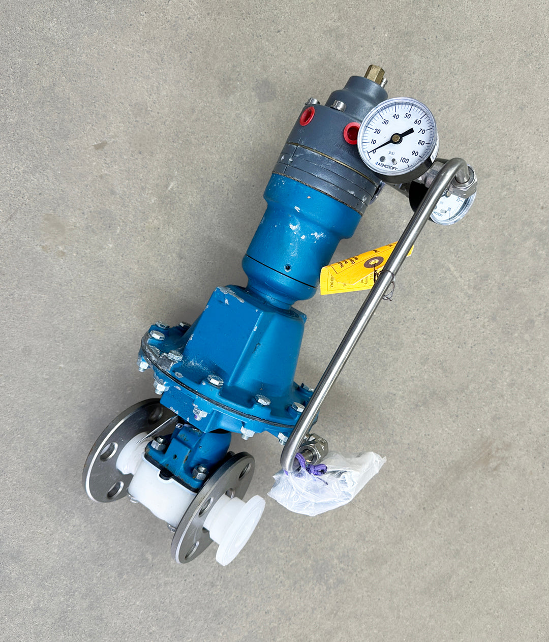 ITT Dia-Flo diaphragm valve 1-2447-TM-34-B316-3214-P1-HW3-PR4-SR1 150 CWP pneumatic flanged actuator angled profile 