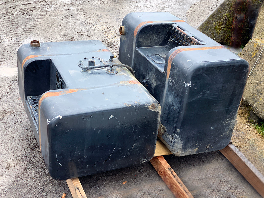 2x (Left & Right) Briskin Mfg. Co. 50-Gallon Step Fuel Tanks