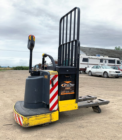 Hyster Pallet Jacks (no batteries)