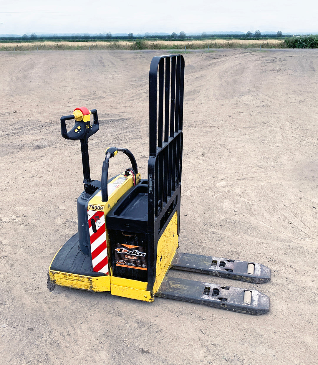 Hyster Pallet Jacks (no batteries)